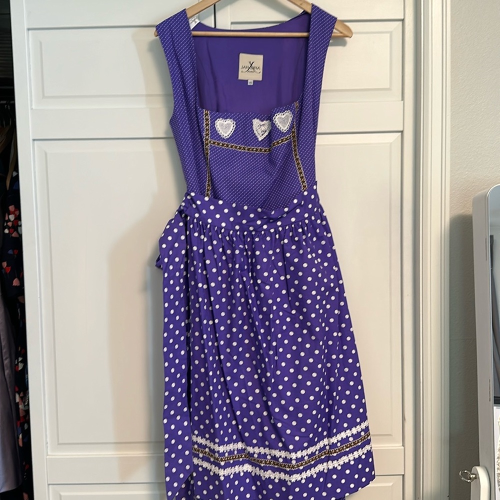Brand new Dirndl / German traditional dress for Oktoberfest. Cotton. Size 42.